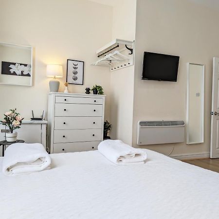 Guest Rooms In Anfiled Near Stadium, Free Parking Ливърпул Екстериор снимка