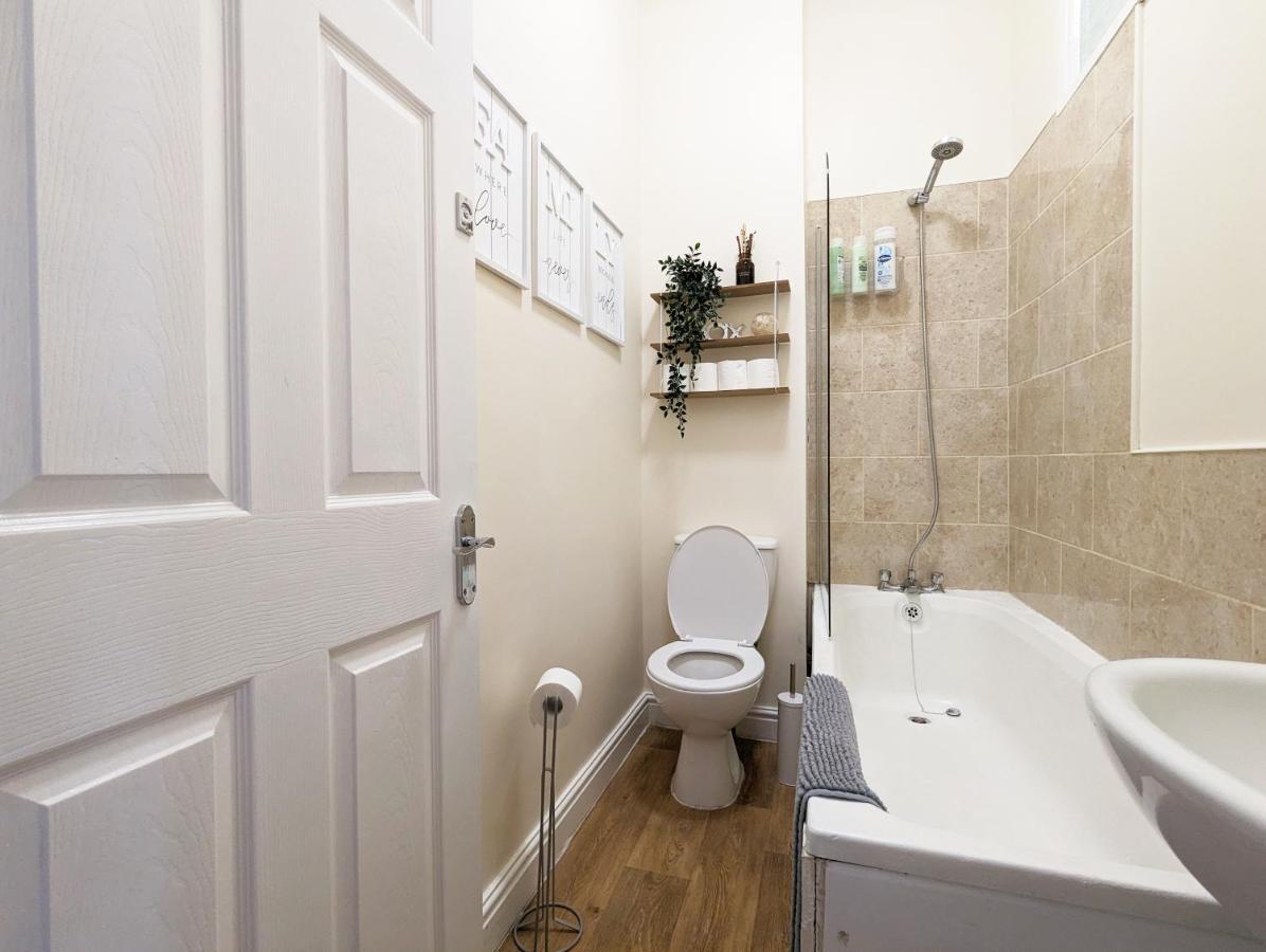 Guest Rooms In Anfiled Near Stadium, Free Parking Ливърпул Екстериор снимка